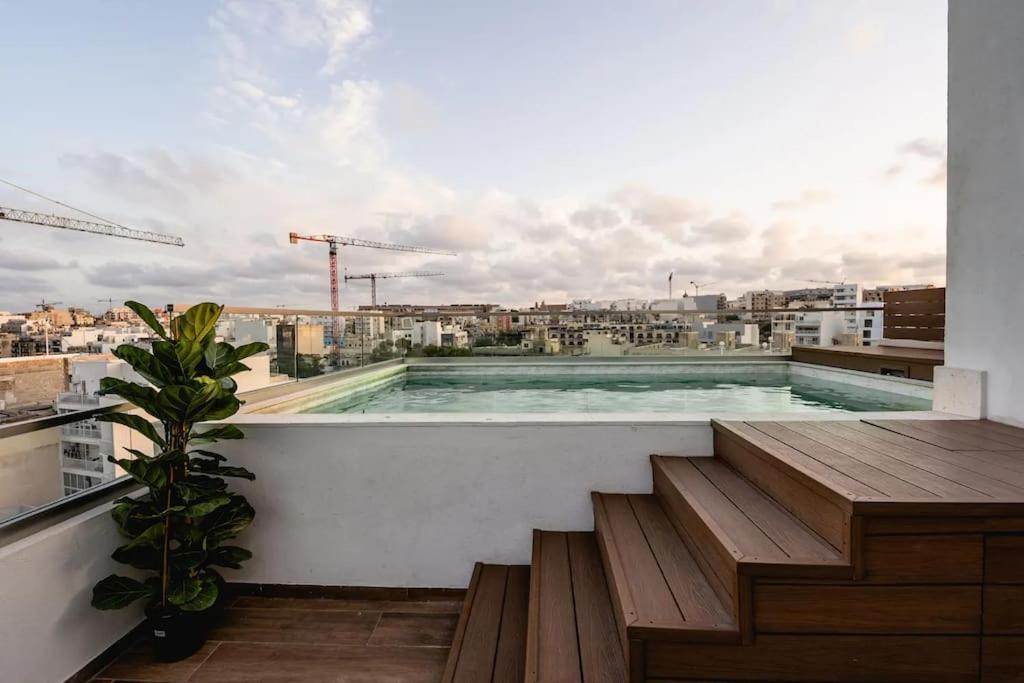 Luxurious & Stylish Penthouse With Private Pool Διαμέρισμα Msida Εξωτερικό φωτογραφία